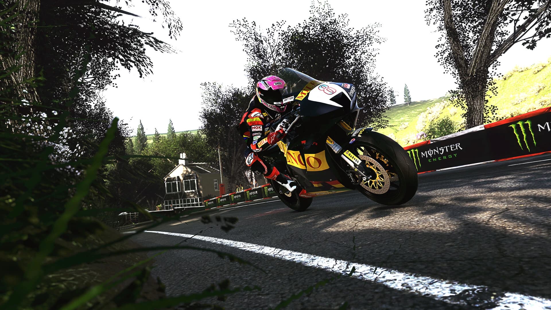 https://media.imgcdn.org/repo/2023/11/tt-isle-of-man-ride-on-the-edge-3-racing-fan-edition/6552047b8c5cf-tt-isle-of-man-ride-on-the-edge-3-screenshot3.webp